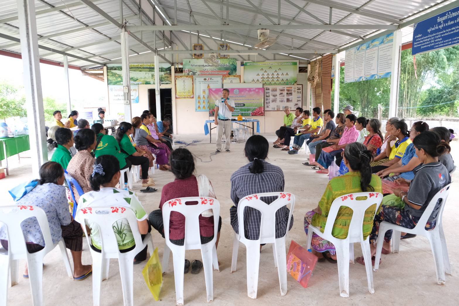 ศูนย์ขยายพันธุ์พืชที่ 7 จังหวัดมหาสารคาม เป็นวิทยากรบรรยายเรื่องการให้น้ำตามความต้องการของพืชและการจัดการระบบน้ำภายในโรงเรือน